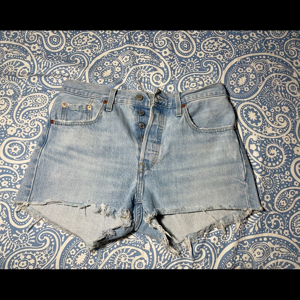 Levi’s 501 light washed high-rise jean shorts W28